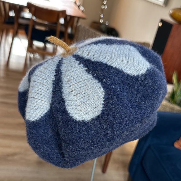 Anthropologie Accessories - Anthropologie wool flower beret hat